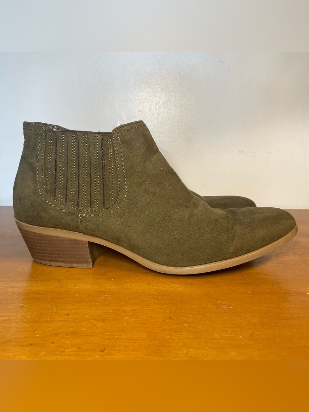 American Eagle Women’s 13 Faux Suede Zip Up Ankle Booties Boots Olive Green